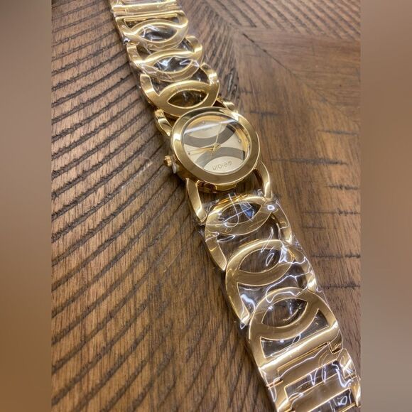 New gold circle Watch - Women's - Picture 2 of 4